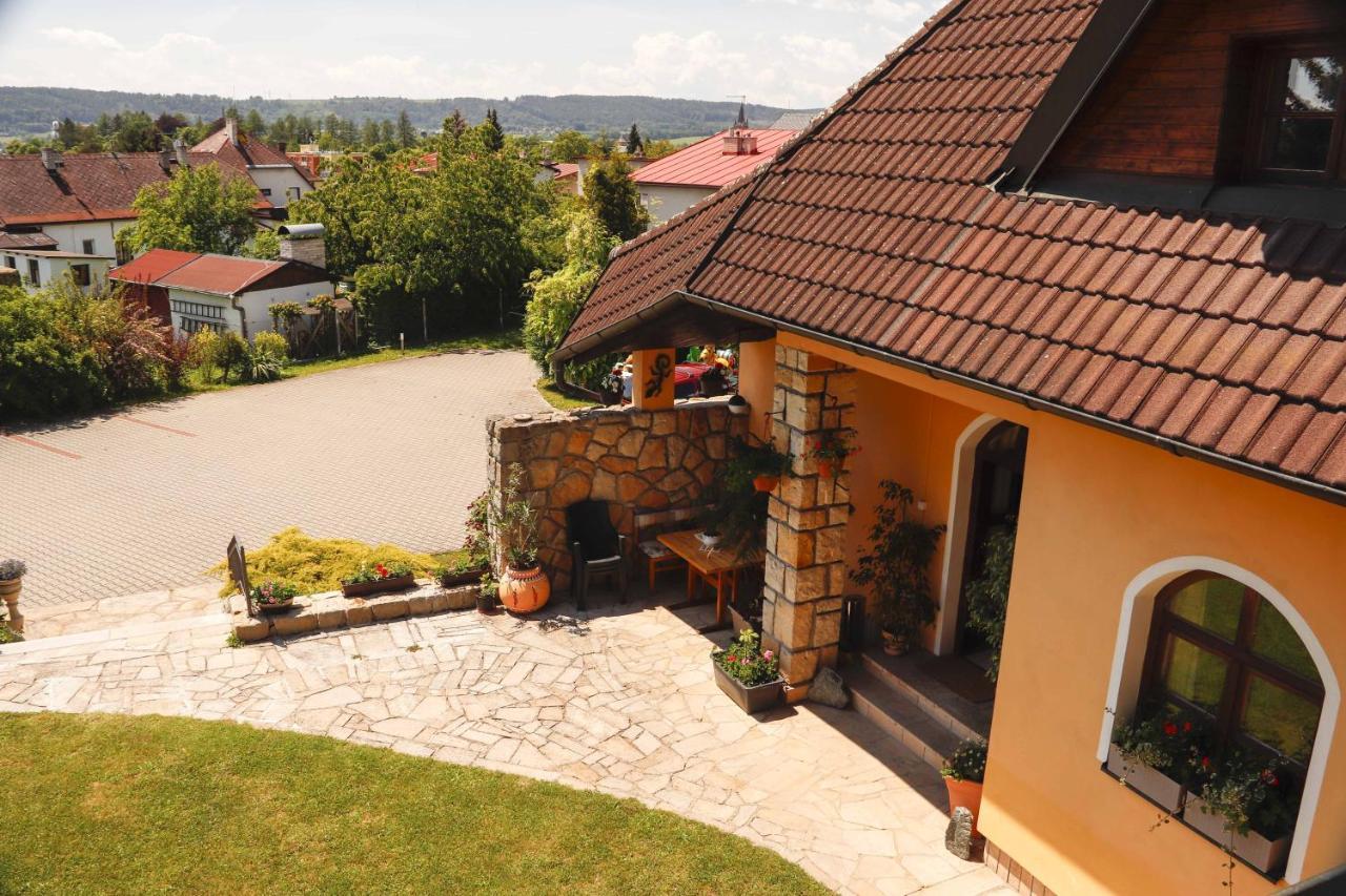 Apartman U Vagnera ดวูร์กราโลเว นัด ลาเบม ภายนอก รูปภาพ