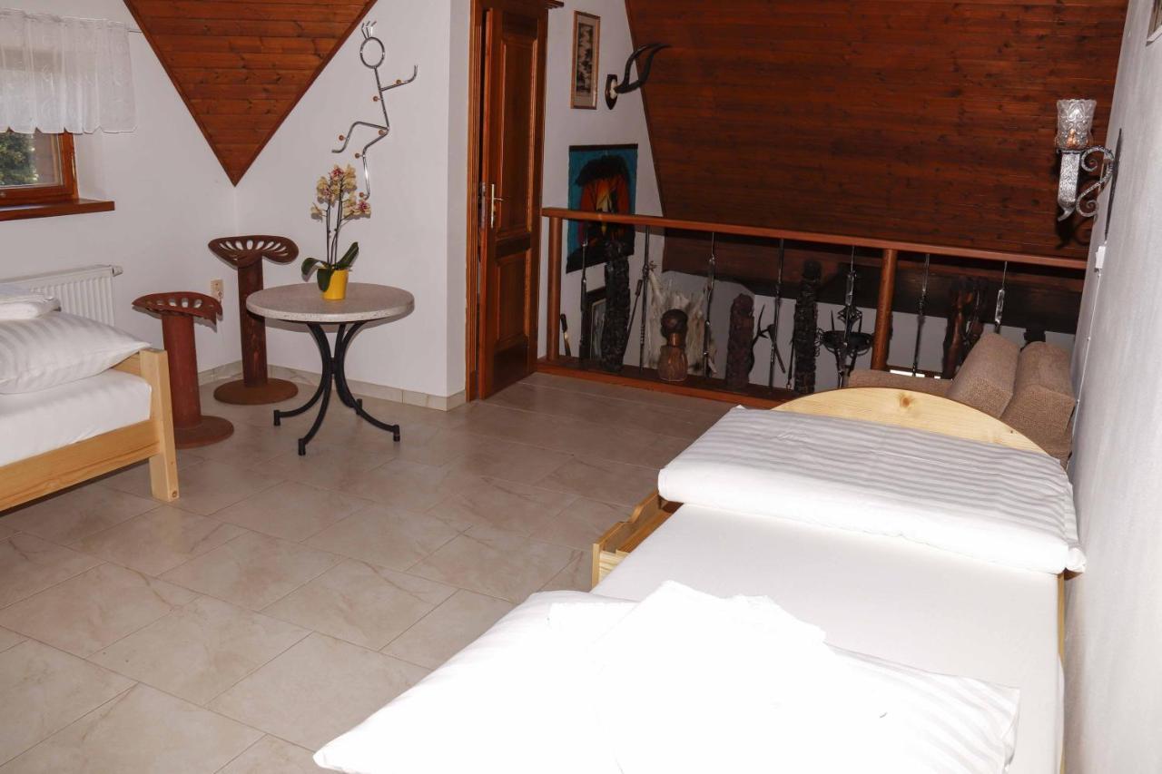 Apartman U Vagnera ดวูร์กราโลเว นัด ลาเบม ภายนอก รูปภาพ