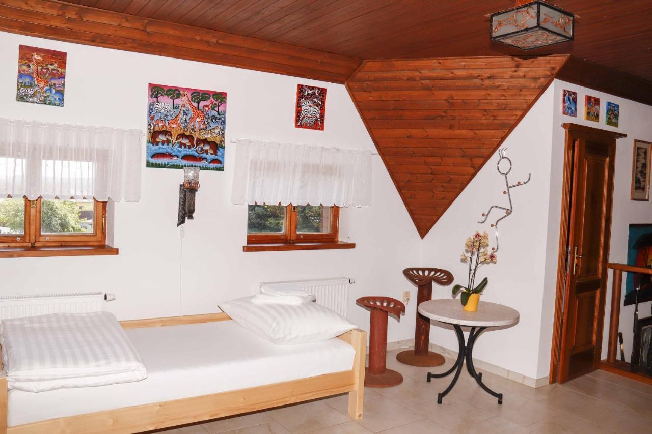 Apartman U Vagnera ดวูร์กราโลเว นัด ลาเบม ภายนอก รูปภาพ