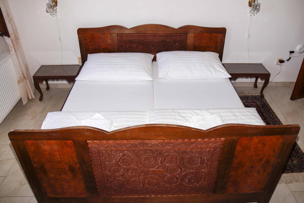 Apartman U Vagnera ดวูร์กราโลเว นัด ลาเบม ภายนอก รูปภาพ