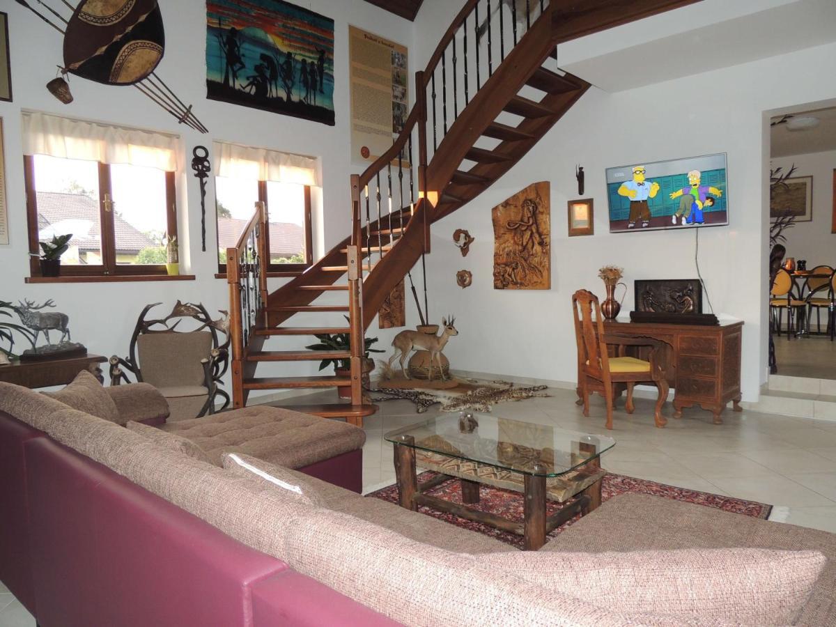 Apartman U Vagnera ดวูร์กราโลเว นัด ลาเบม ภายนอก รูปภาพ